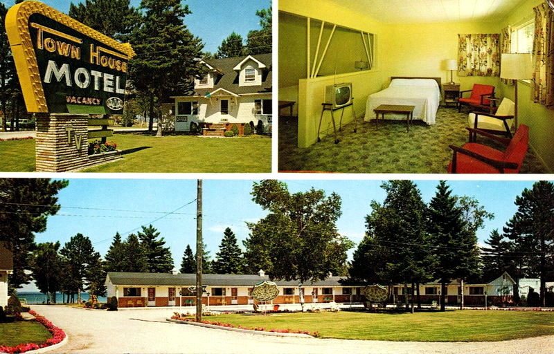 Town House Motel (Quality Inn) - Old Postcard